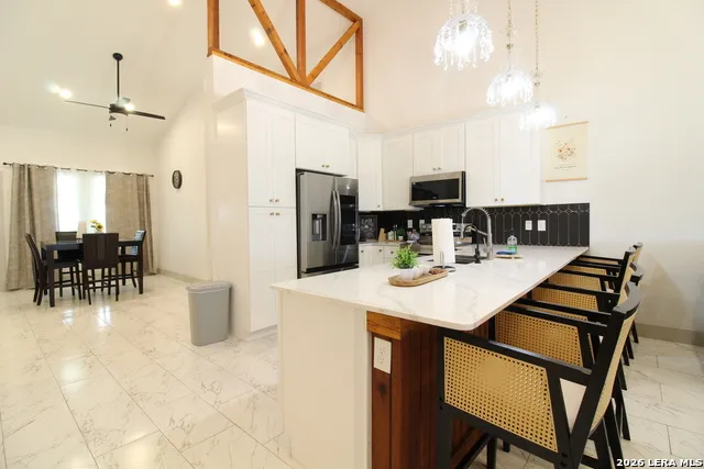 101 County Road 135 Floresville, TX 78114
