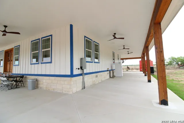 101 County Road 135 Floresville, TX 78114