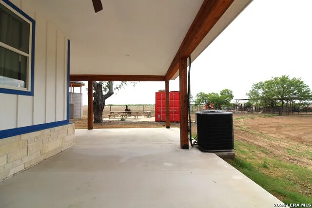 101 County Road 135 Floresville, TX 78114