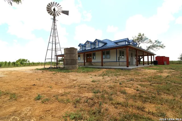 101 County Road 135 Floresville, TX 78114