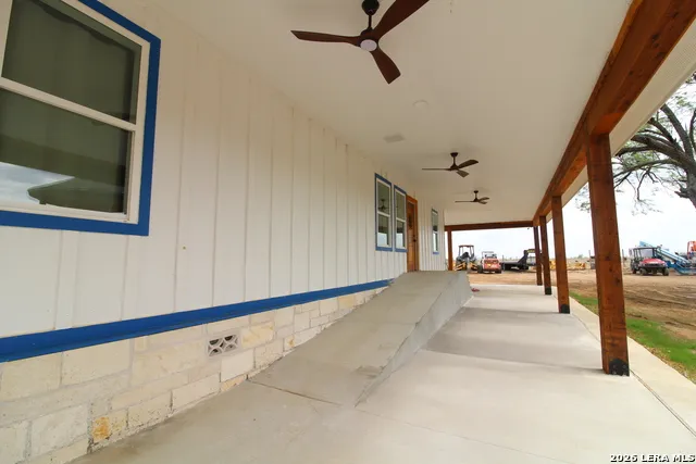 101 County Road 135 Floresville, TX 78114
