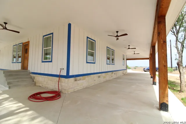 101 County Road 135 Floresville, TX 78114