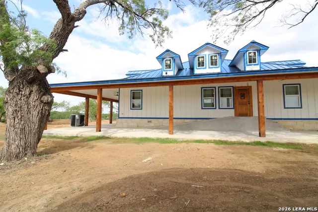 101 County Road 135 Floresville, TX 78114