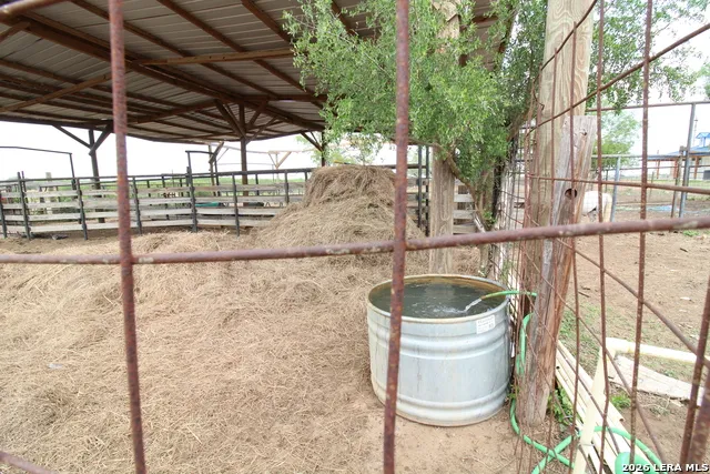 101 County Road 135 Floresville, TX 78114