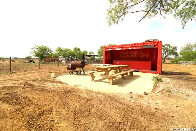 101 County Road 135 Floresville, TX 78114