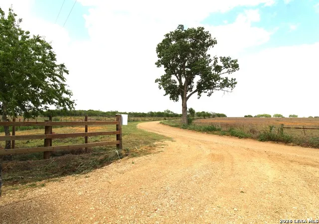 101 County Road 135 Floresville, TX 78114