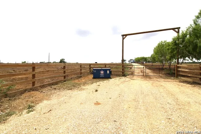 101 County Road 135 Floresville, TX 78114