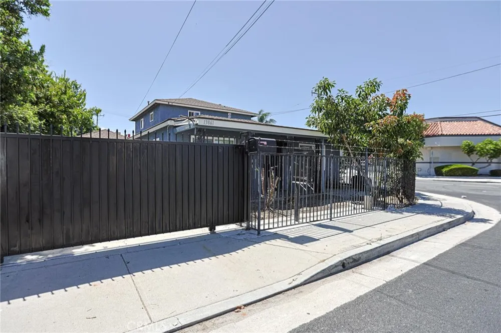 13861 Pine St. Westminster, CA 92683