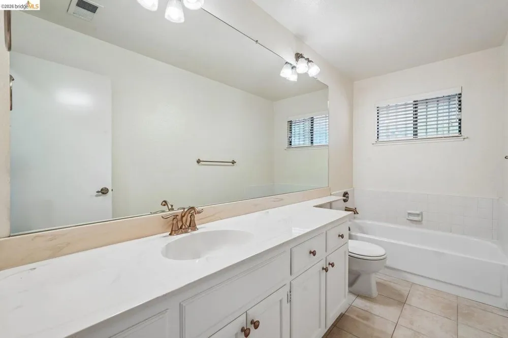 3768 Wood Duck CIR Stockton, CA 95207