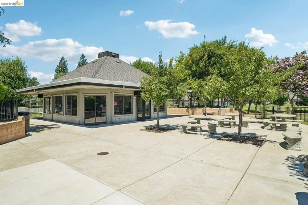 3768 Wood Duck CIR Stockton, CA 95207