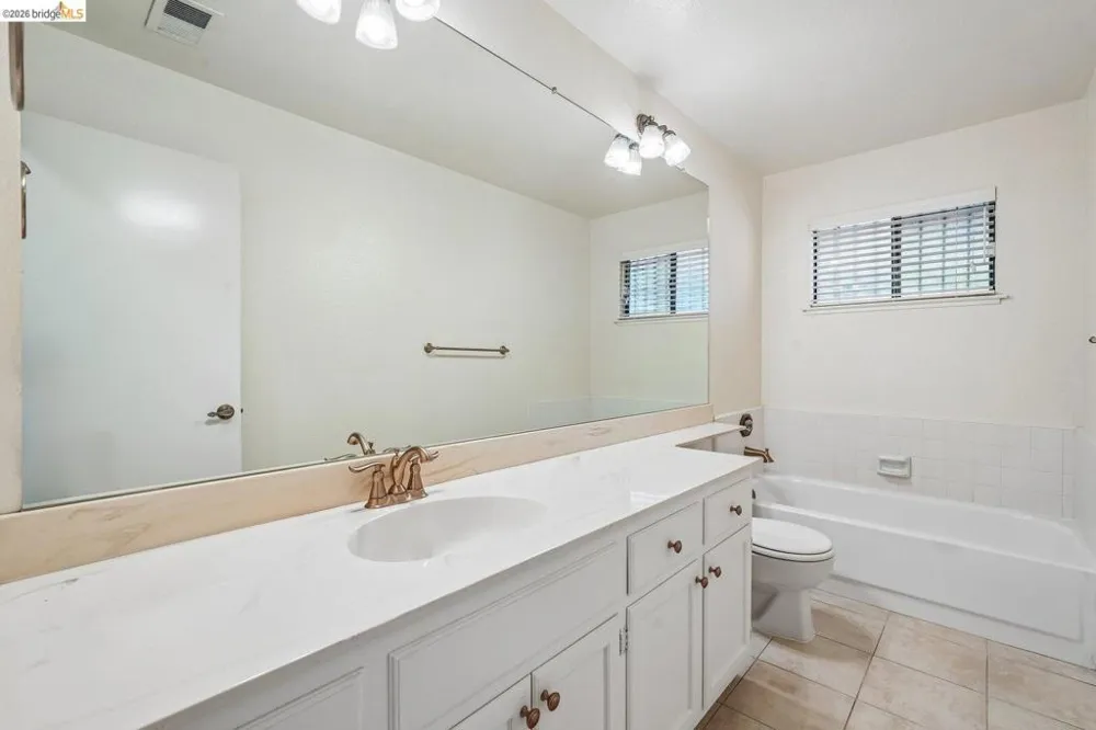 3768 Wood Duck CIR Stockton, CA 95207