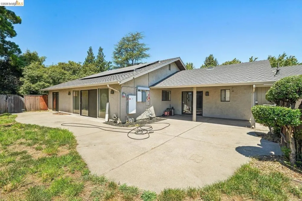 3768 Wood Duck CIR Stockton, CA 95207