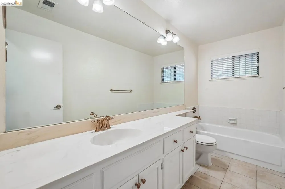 3768 Wood Duck CIR Stockton, CA 95207