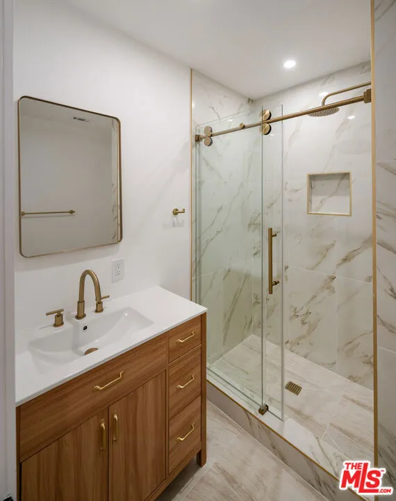 5729 Carlton Way #3/4 Los Angeles, CA 90028