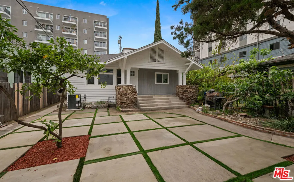 5729 Carlton Way #3/4 Los Angeles, CA 90028