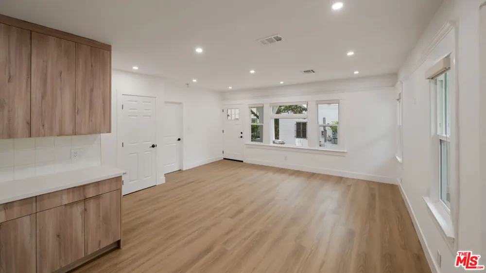 5729 Carlton Way #3/4 Los Angeles, CA 90028