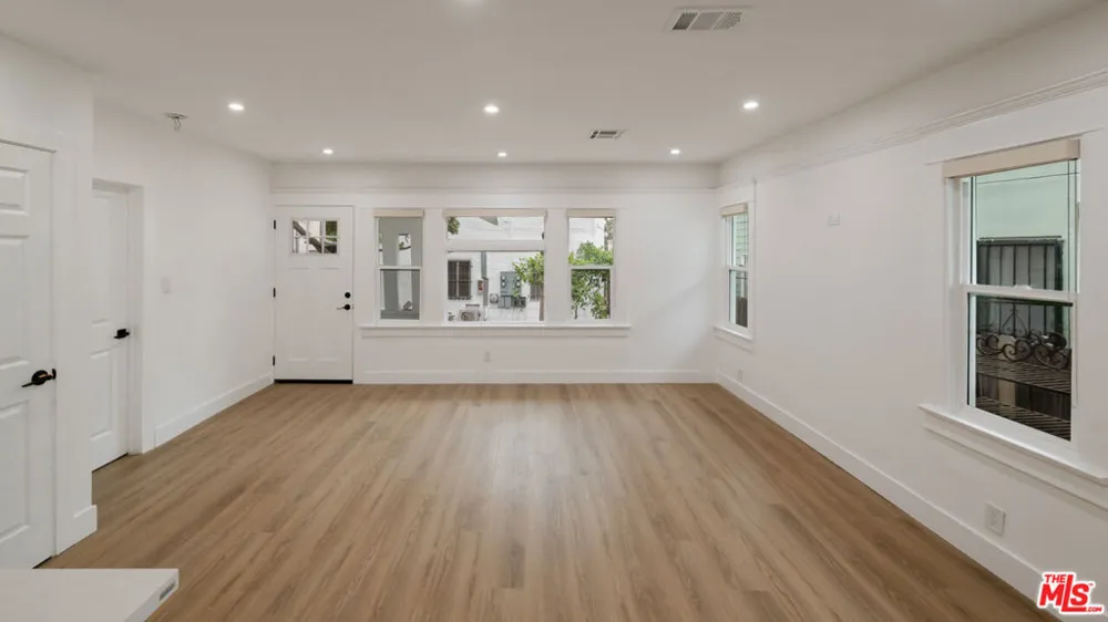 5729 Carlton Way #3/4 Los Angeles, CA 90028
