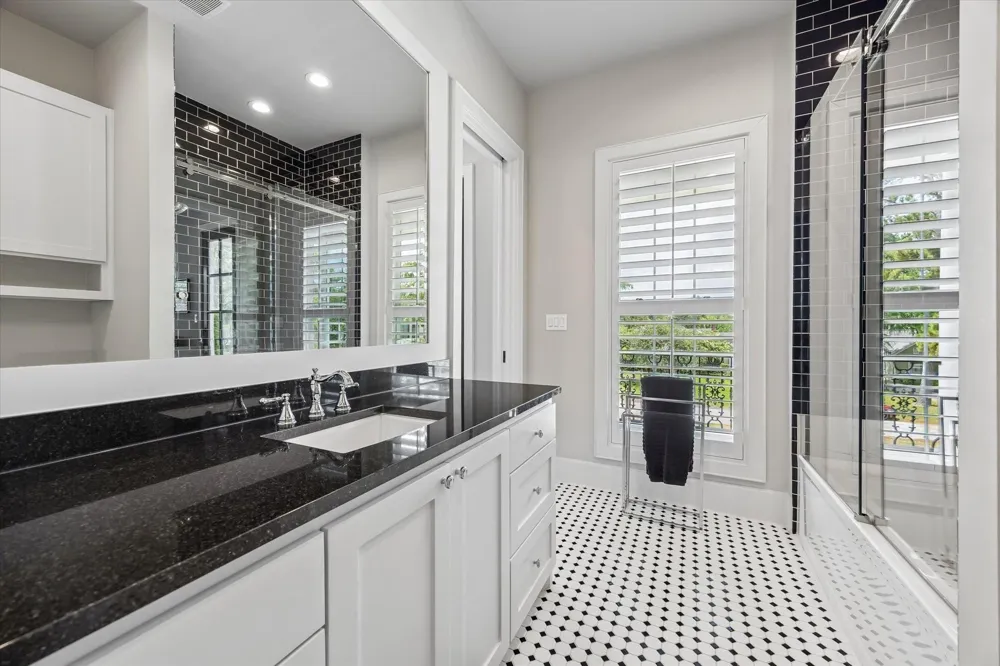 236 W 32nd Street Houston, TX 77018
