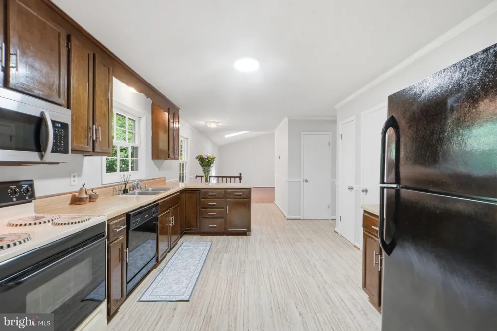 6090 RIVER FOREST DRIVE Manassas, VA 20112