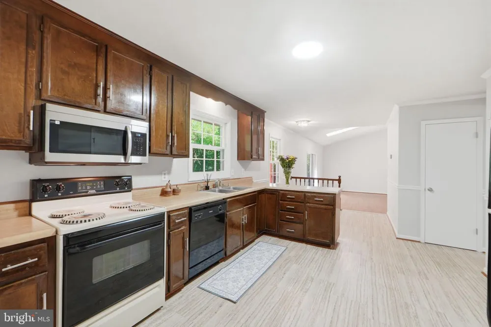 6090 RIVER FOREST DRIVE Manassas, VA 20112