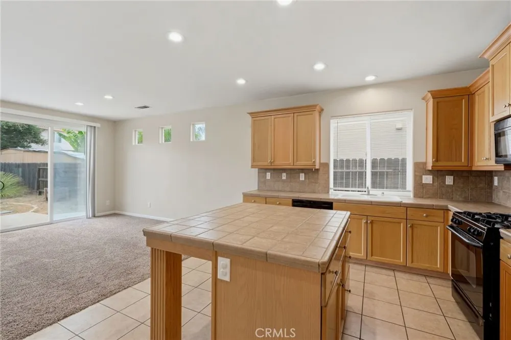 3042 W Delta Visalia, CA 93291