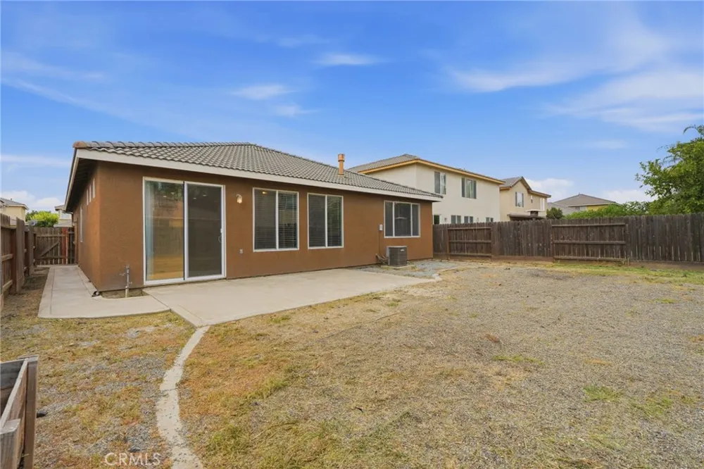 3042 W Delta Visalia, CA 93291