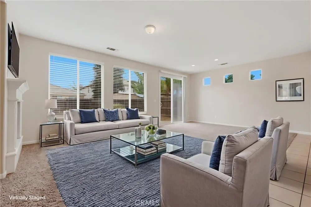 3042 W Delta Visalia, CA 93291