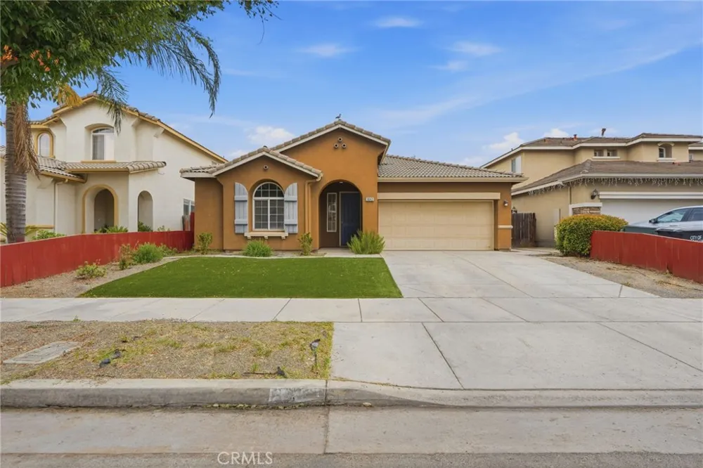 3042 W Delta Visalia, CA 93291