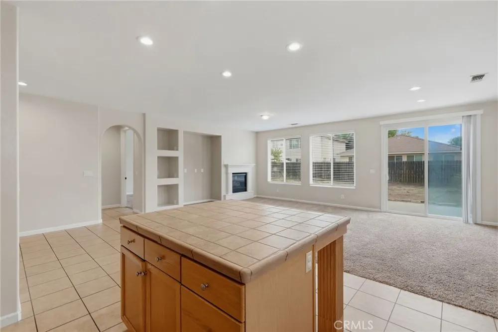3042 W Delta Visalia, CA 93291