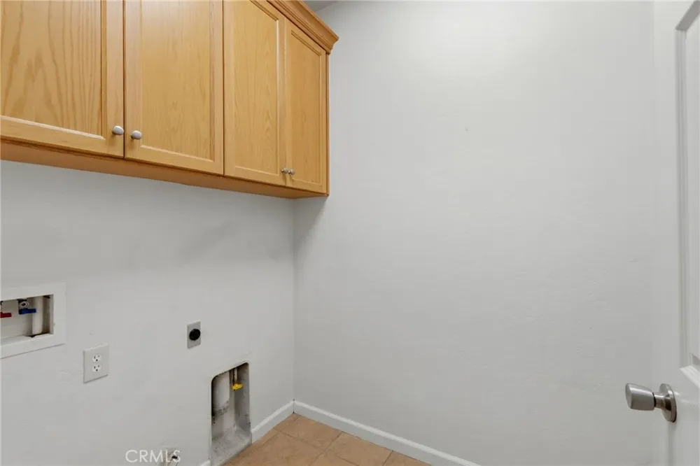 3042 W Delta Visalia, CA 93291