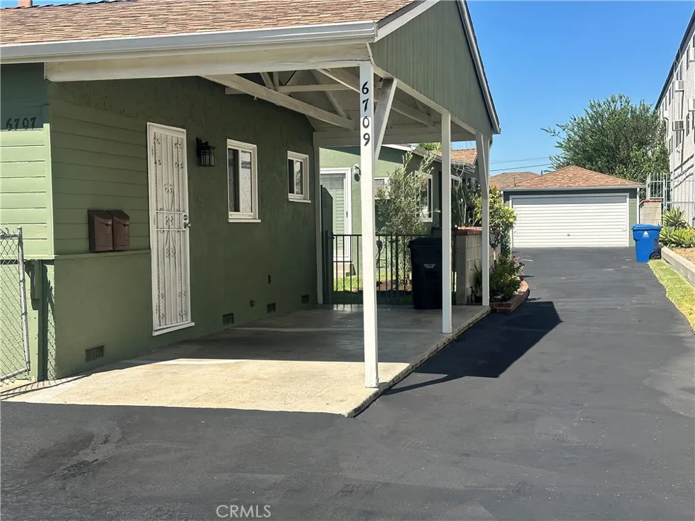 6707 Cleon Avenue North Hollywood, CA 91606