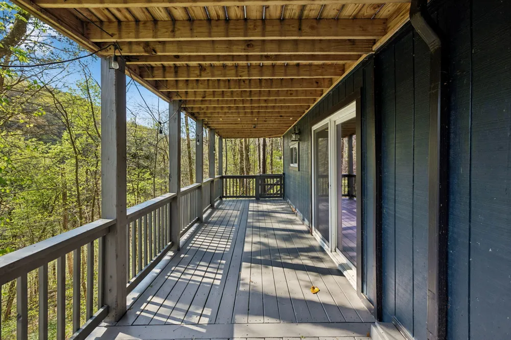 1407 Lakeside Dr Smithville, TN 37166