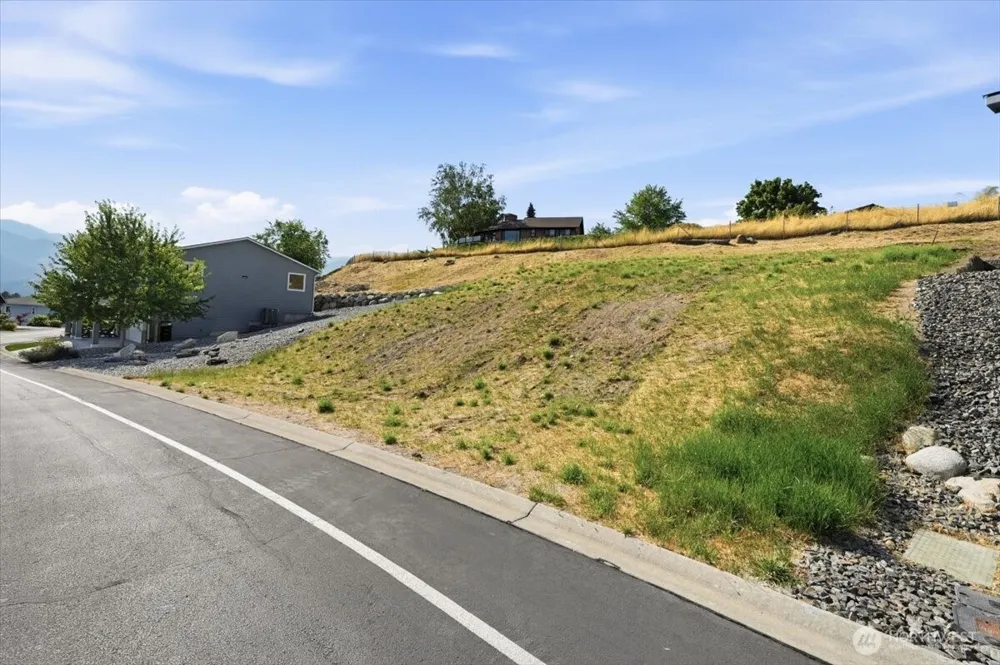 515 Village Drive Manson, WA 98831