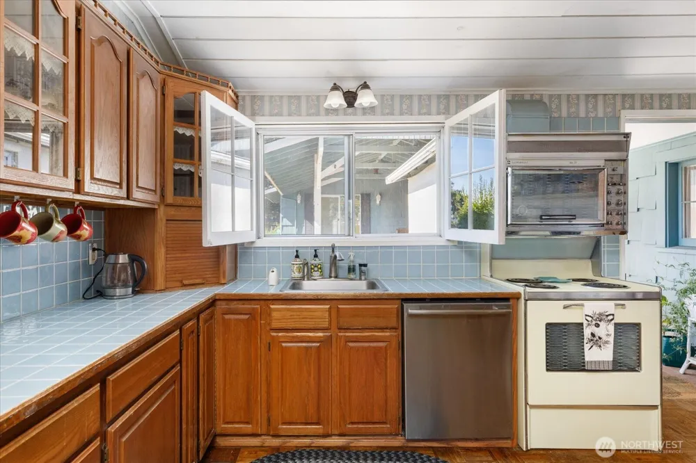 6054 Snapdragon Lane Clinton, WA 98236