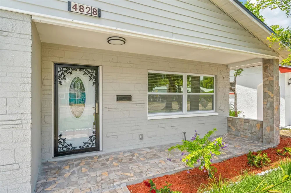 4828 22ND AVENUE St Petersburg, FL 33713