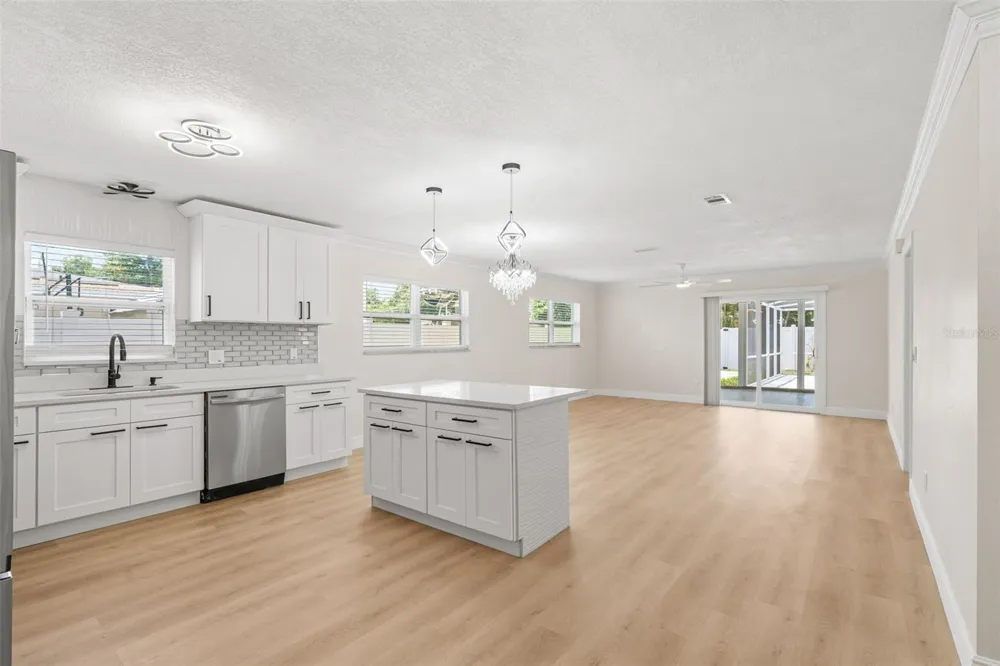 4828 22ND AVENUE St Petersburg, FL 33713