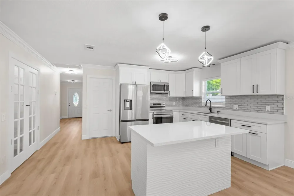 4828 22ND AVENUE St Petersburg, FL 33713