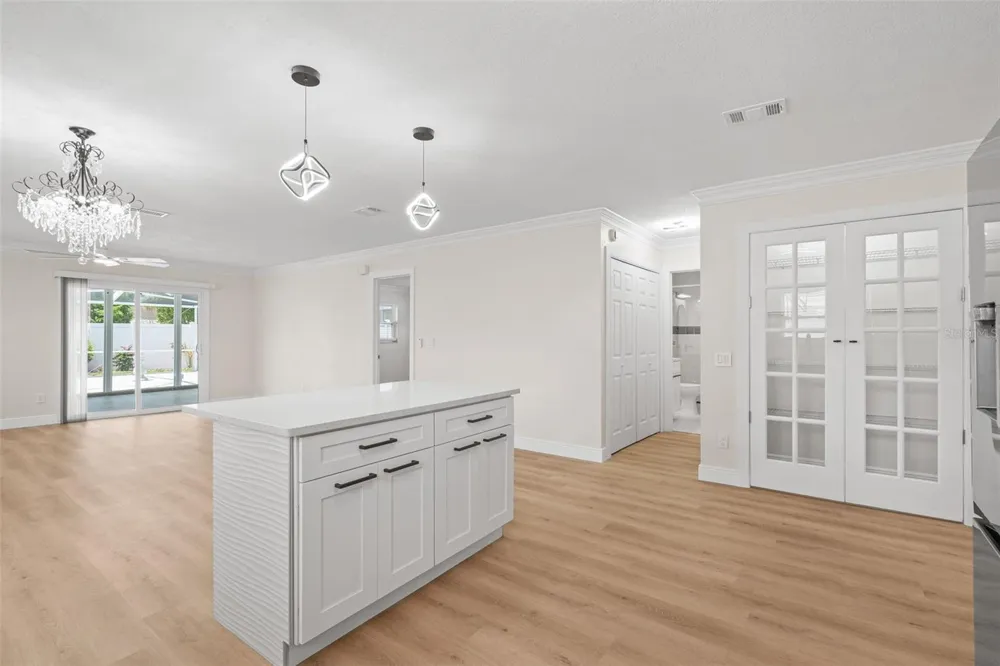 4828 22ND AVENUE St Petersburg, FL 33713