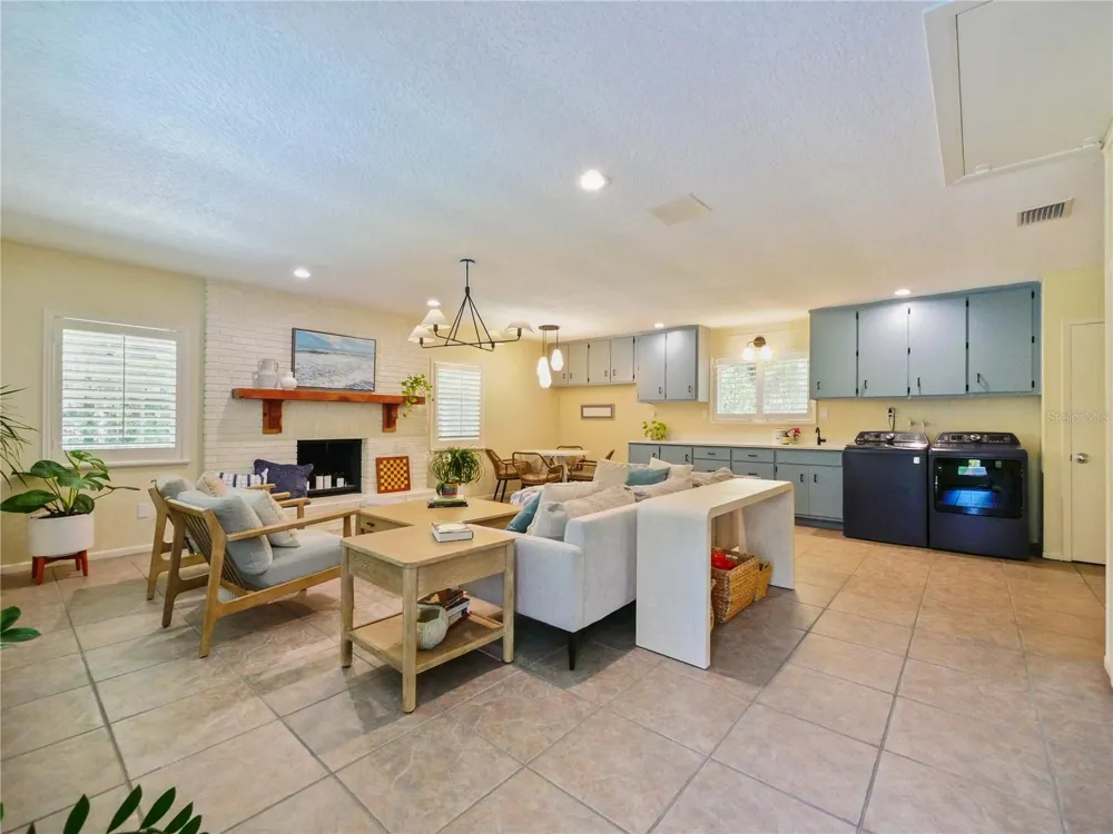 5701 CROSS FOX LANE Oviedo, FL 32765
