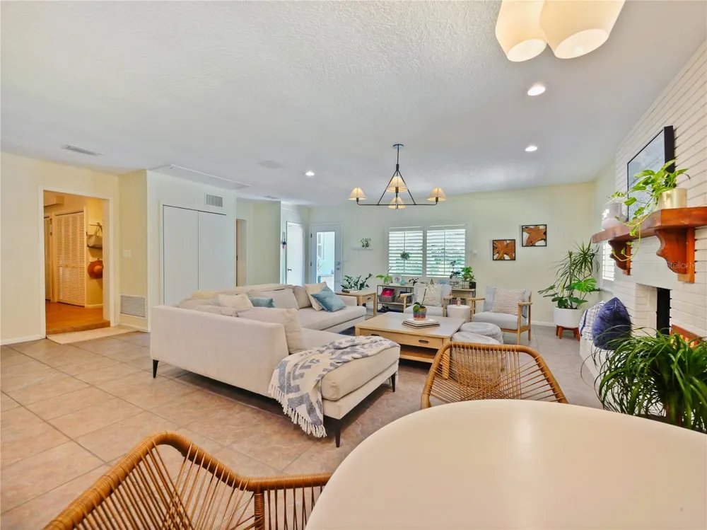 5701 CROSS FOX LANE Oviedo, FL 32765