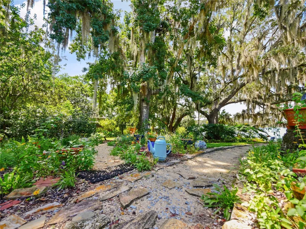 5701 CROSS FOX LANE Oviedo, FL 32765