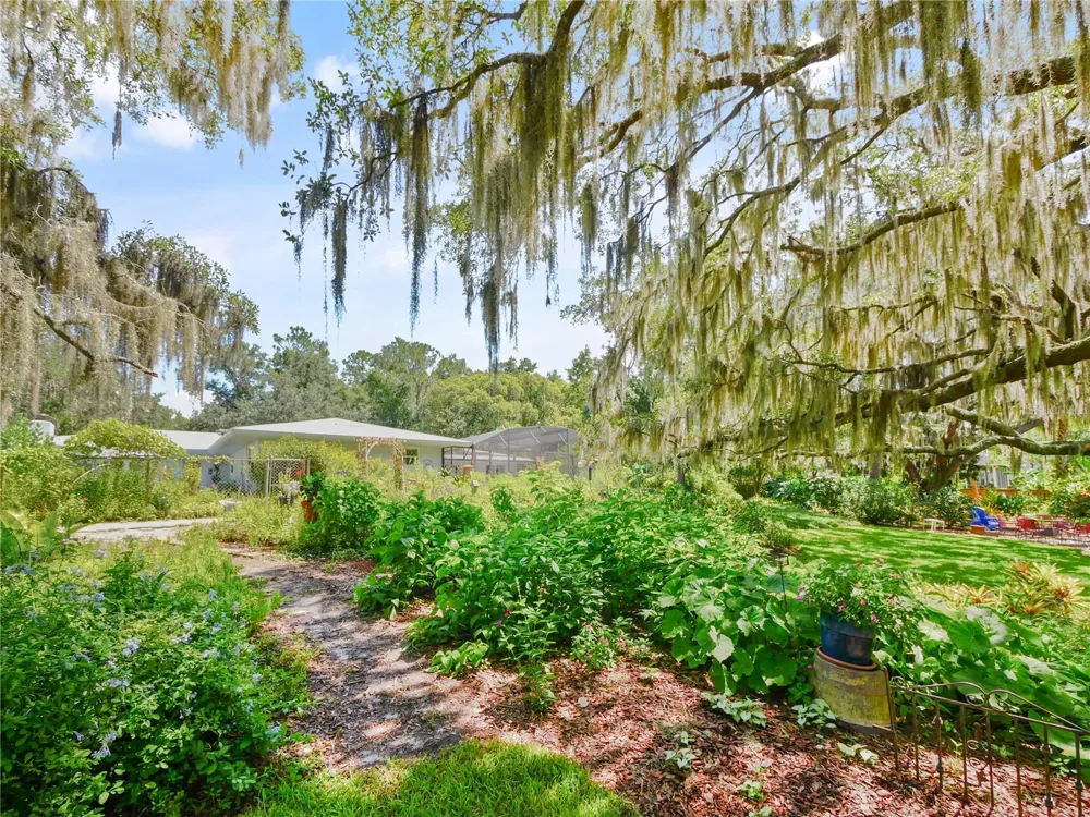 5701 CROSS FOX LANE Oviedo, FL 32765