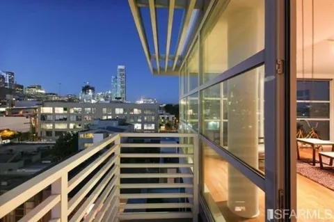 555 4th Street #933