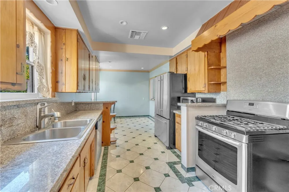 5452 Halbrent Avenue Sherman Oaks, CA 91411