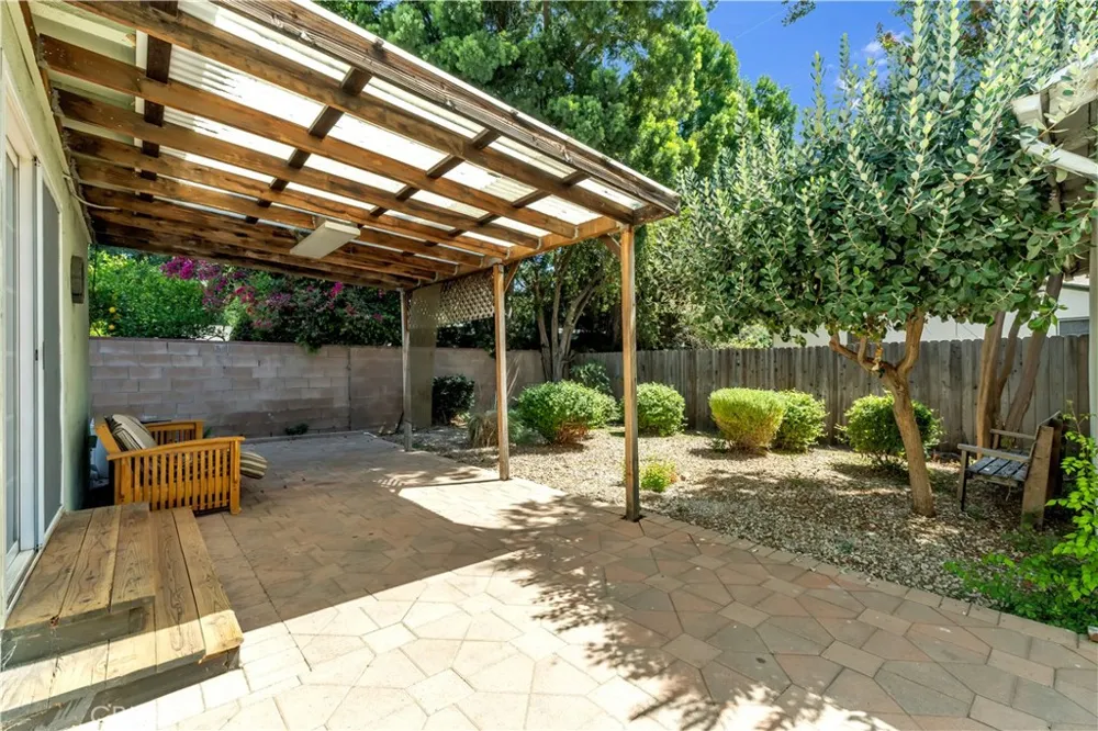 5452 Halbrent Avenue Sherman Oaks, CA 91411