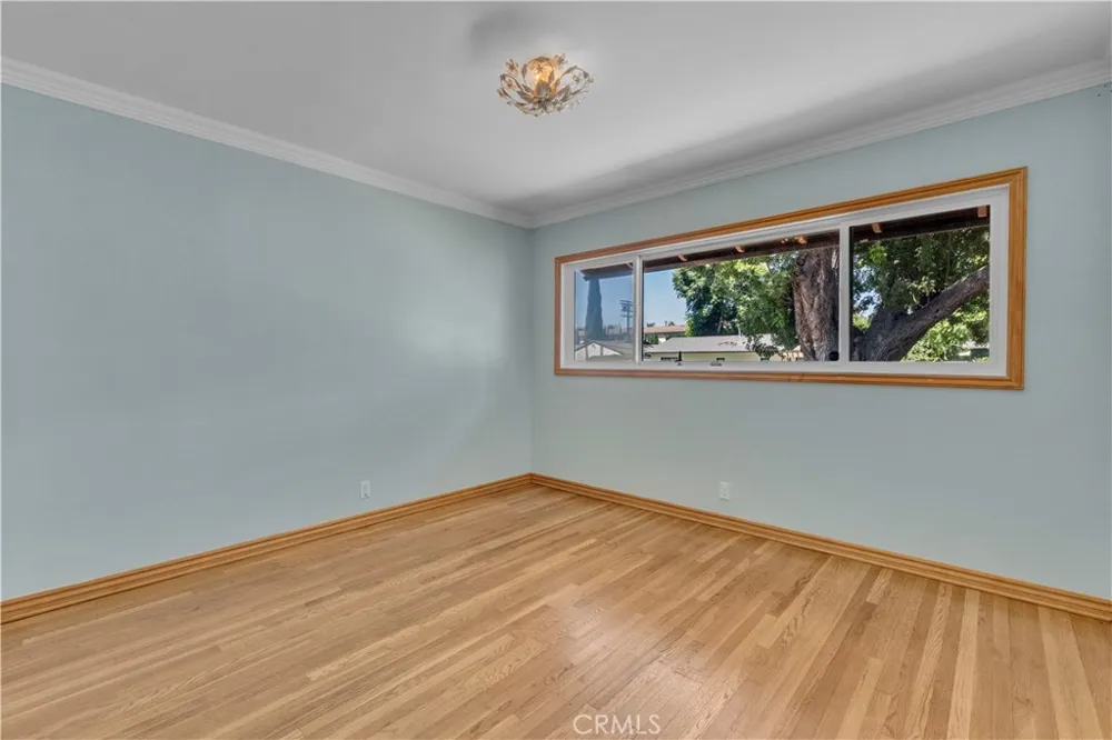5452 Halbrent Avenue Sherman Oaks, CA 91411