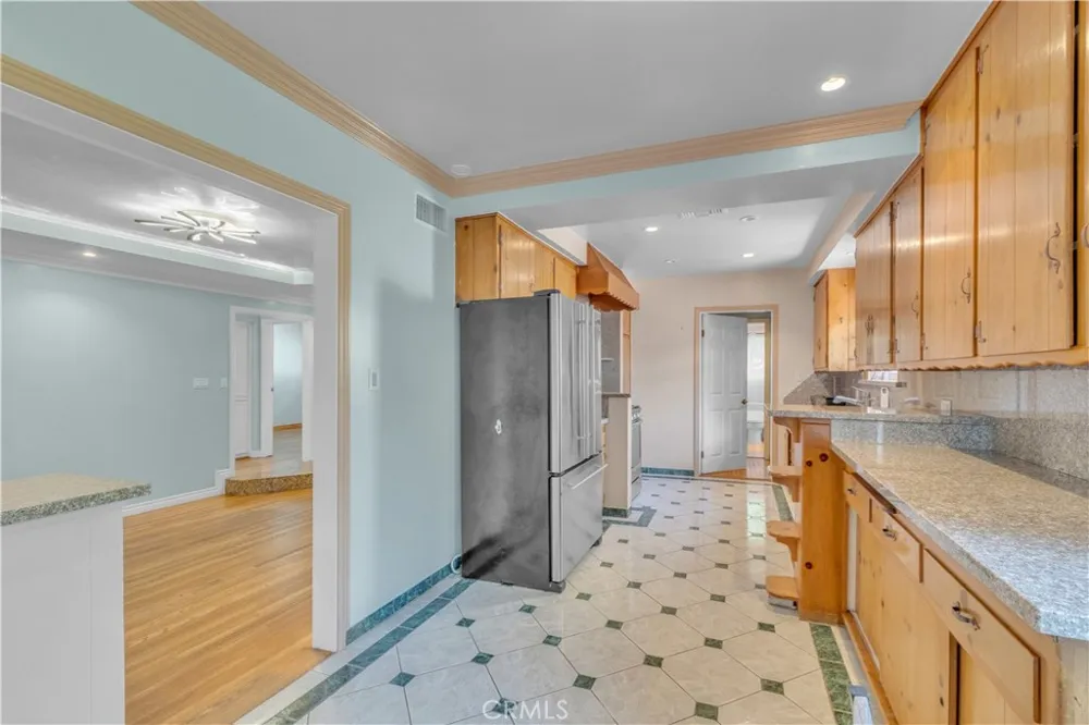 5452 Halbrent Avenue Sherman Oaks, CA 91411