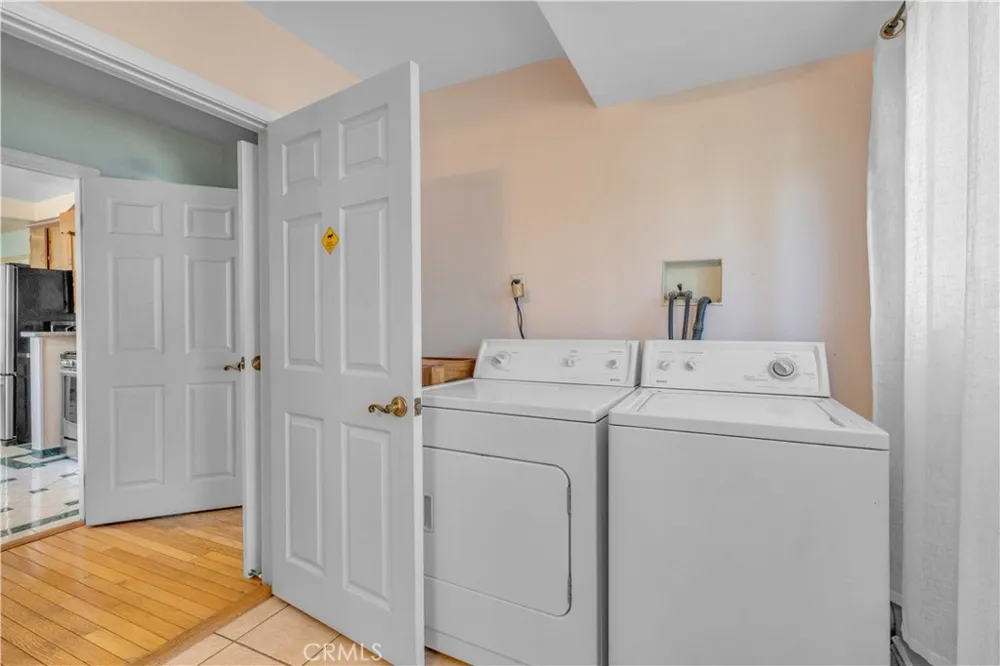 5452 Halbrent Avenue Sherman Oaks, CA 91411