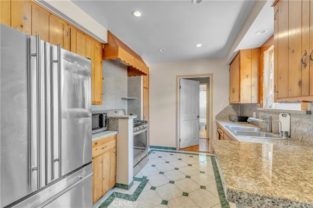 5452 Halbrent Avenue Sherman Oaks, CA 91411
