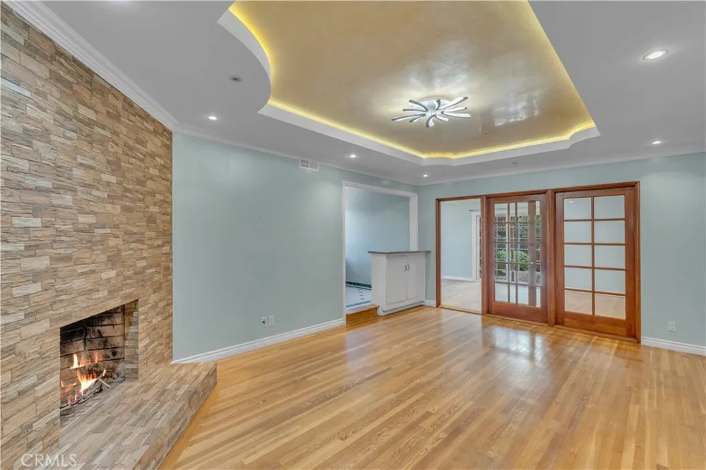 5452 Halbrent Avenue Sherman Oaks, CA 91411